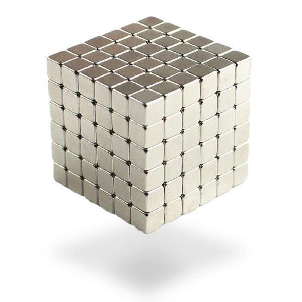 cubes magnétiques empilés